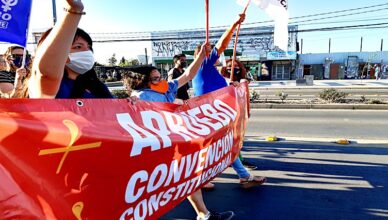 En la calle junto a la comunidad, los comandos por el Apruebo ponen fin a la campaña del Apruebo en el Plebiscito de este domingo 25 de octubre.